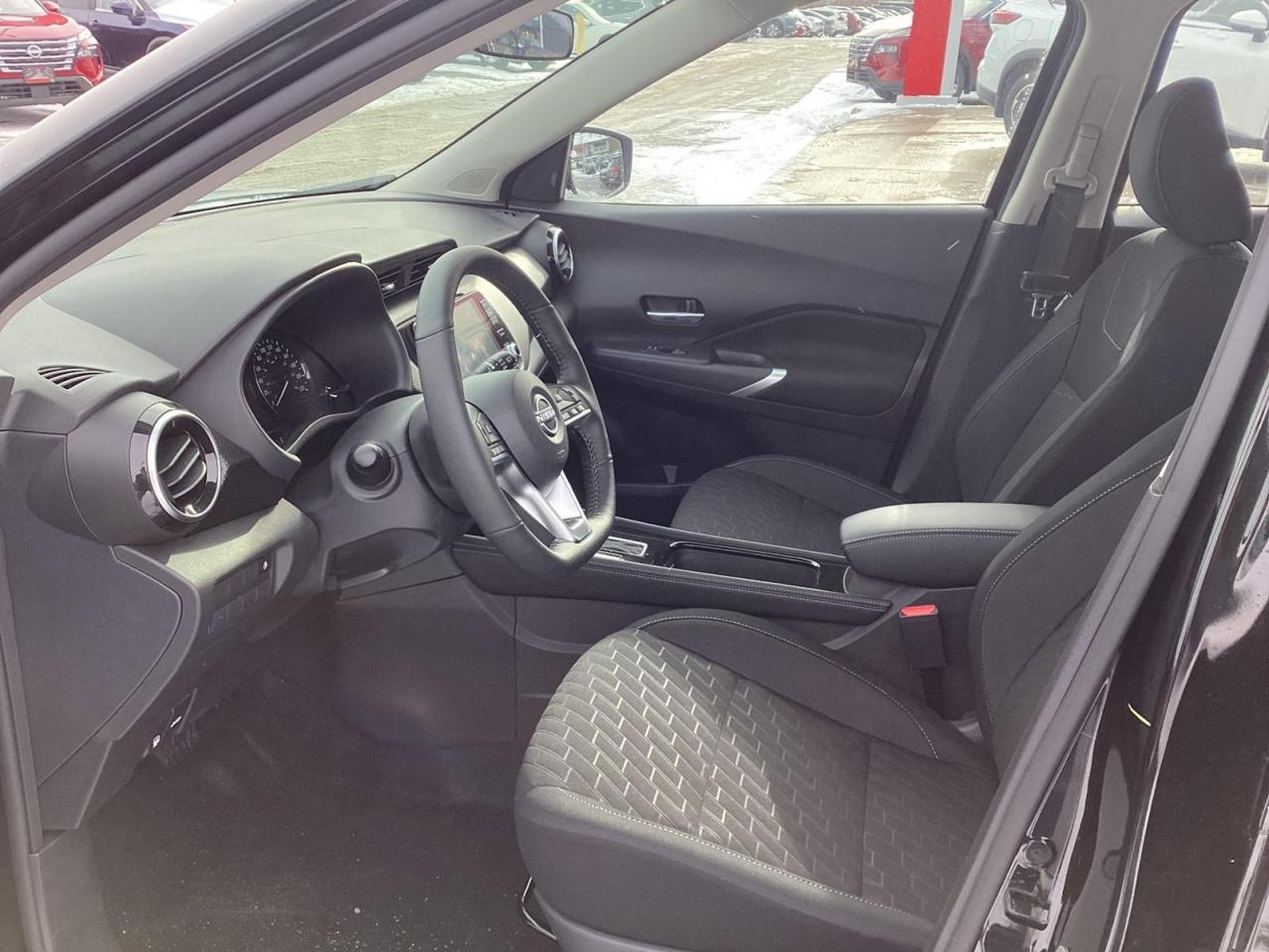 2025 Nissan Kicks Play SV Photo