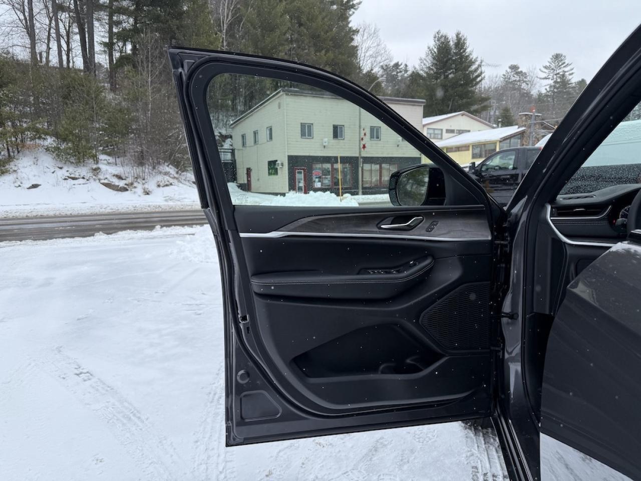 2025 Jeep Grand Cherokee LIMITED 4X4 Photo