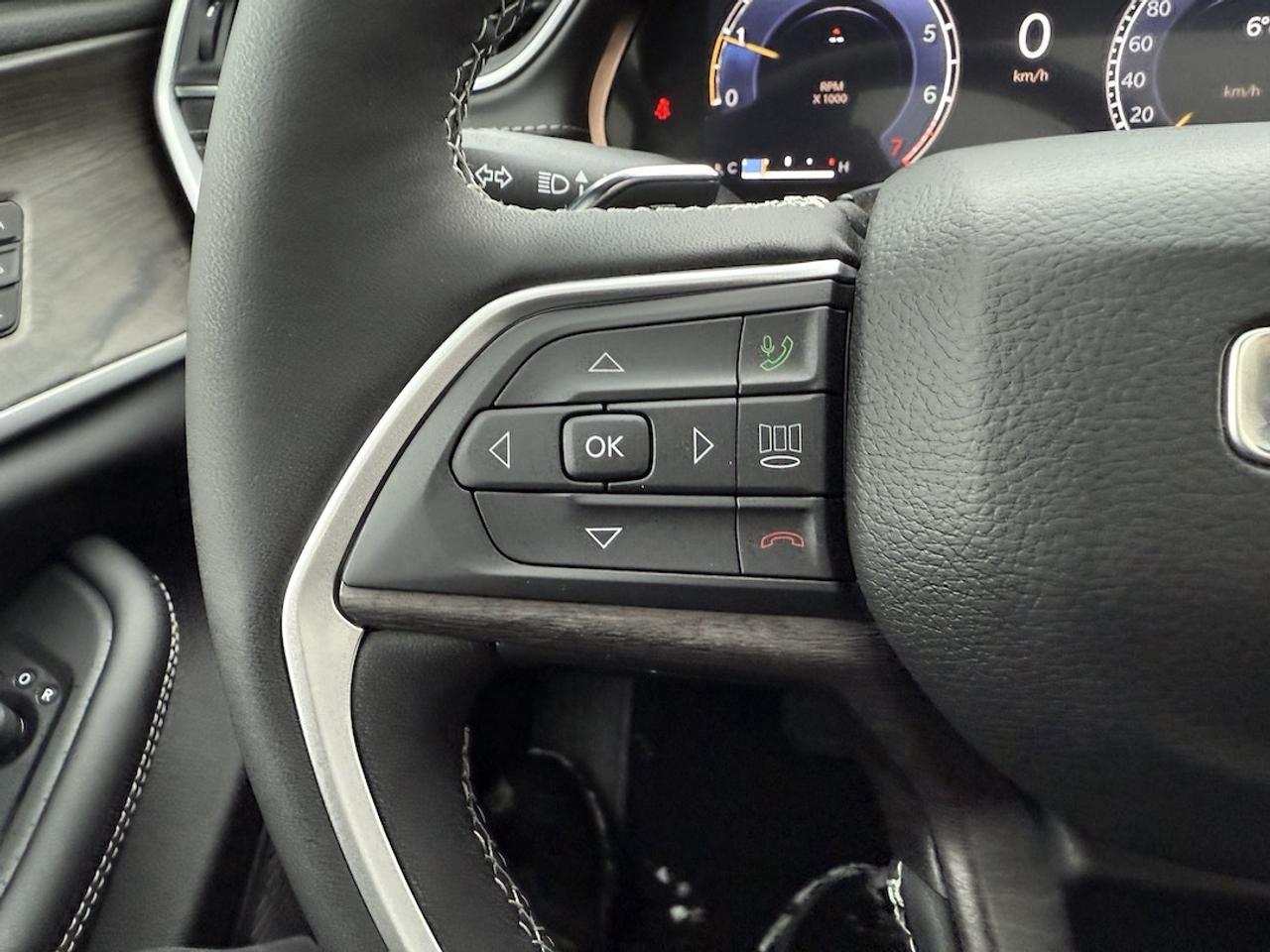2025 Jeep Grand Cherokee LIMITED 4X4 Photo