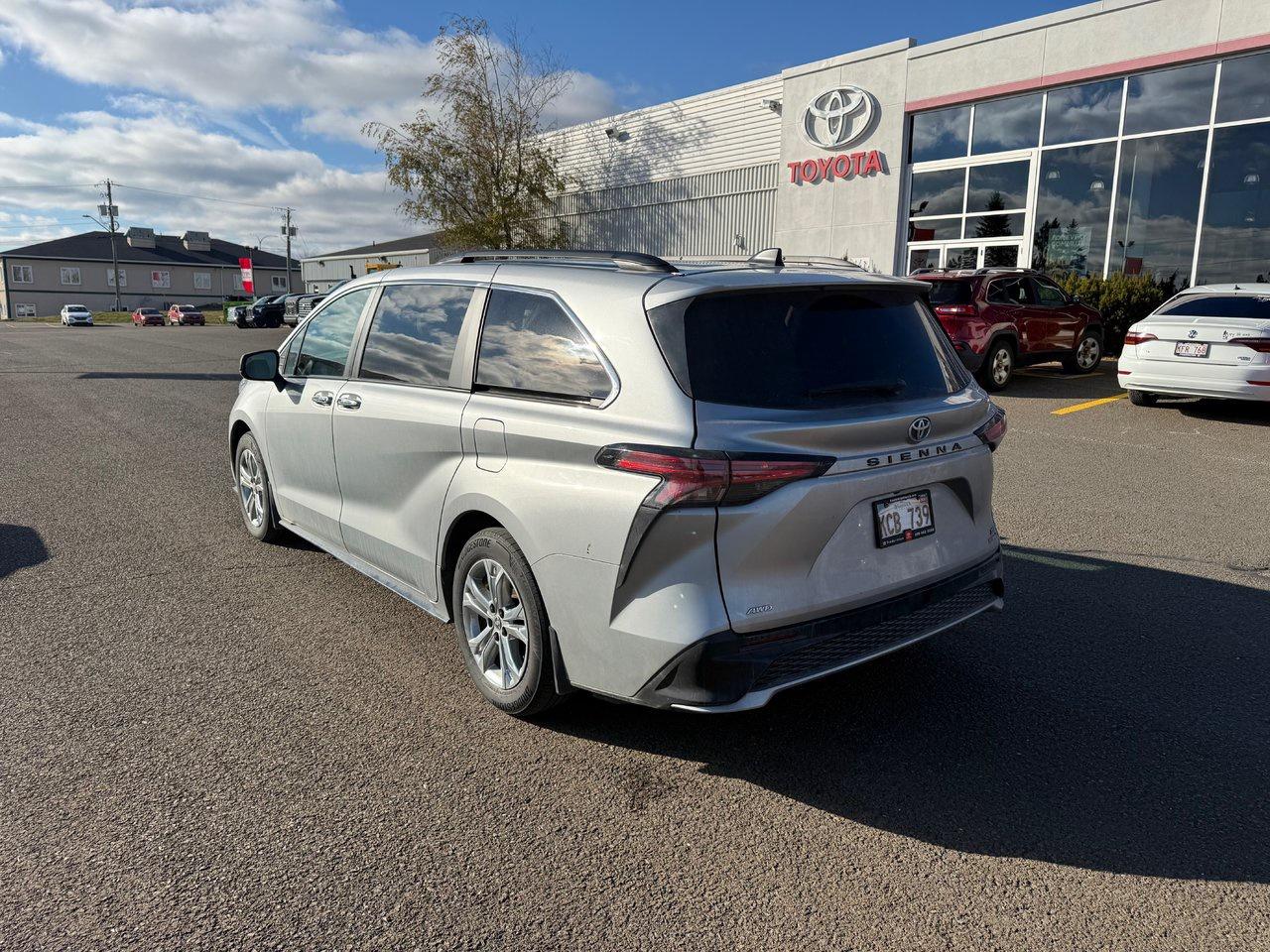 2023 Toyota Sienna LE Photo