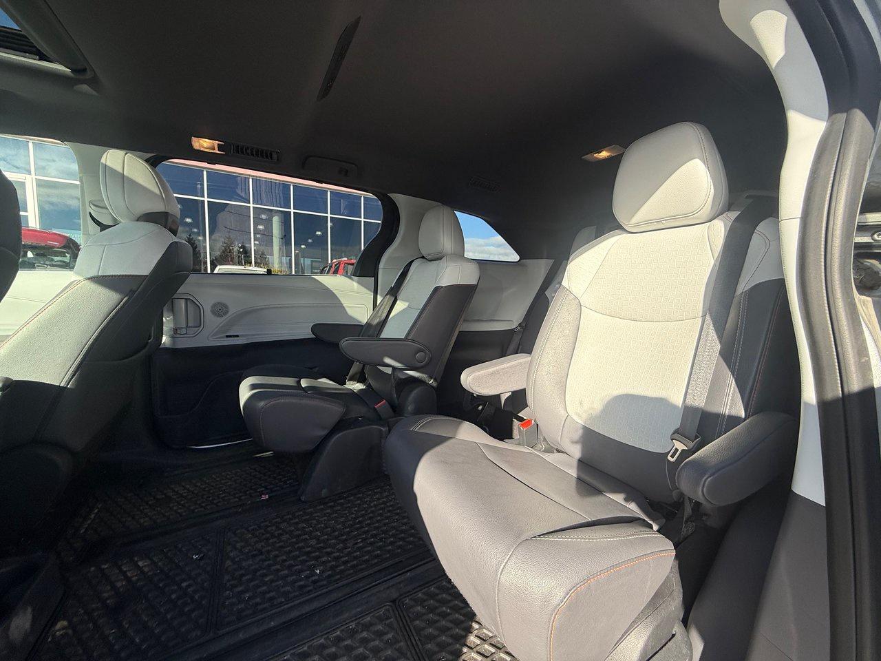 2023 Toyota Sienna LE Photo