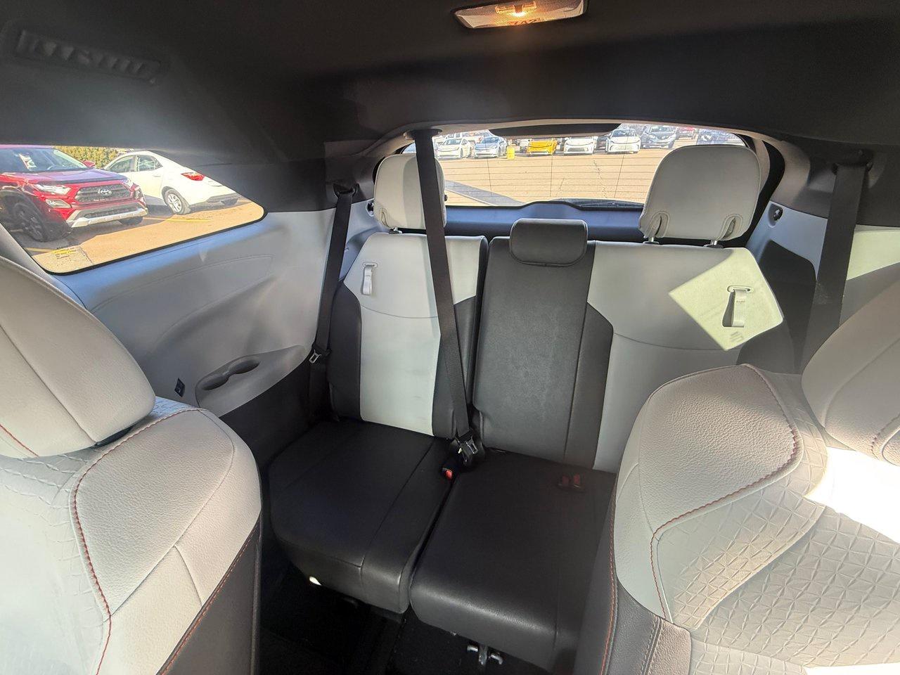 2023 Toyota Sienna LE Photo