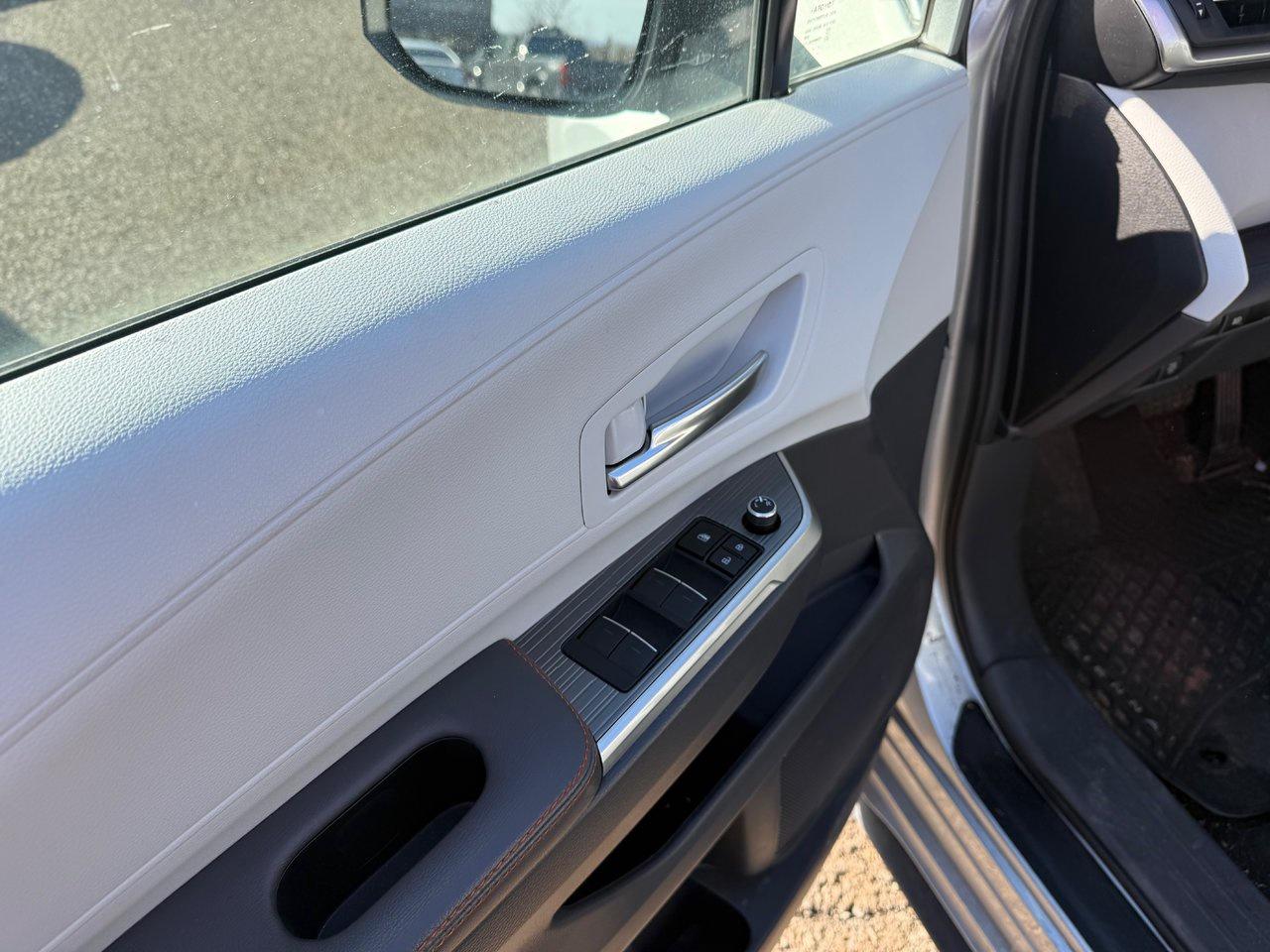 2023 Toyota Sienna LE Photo