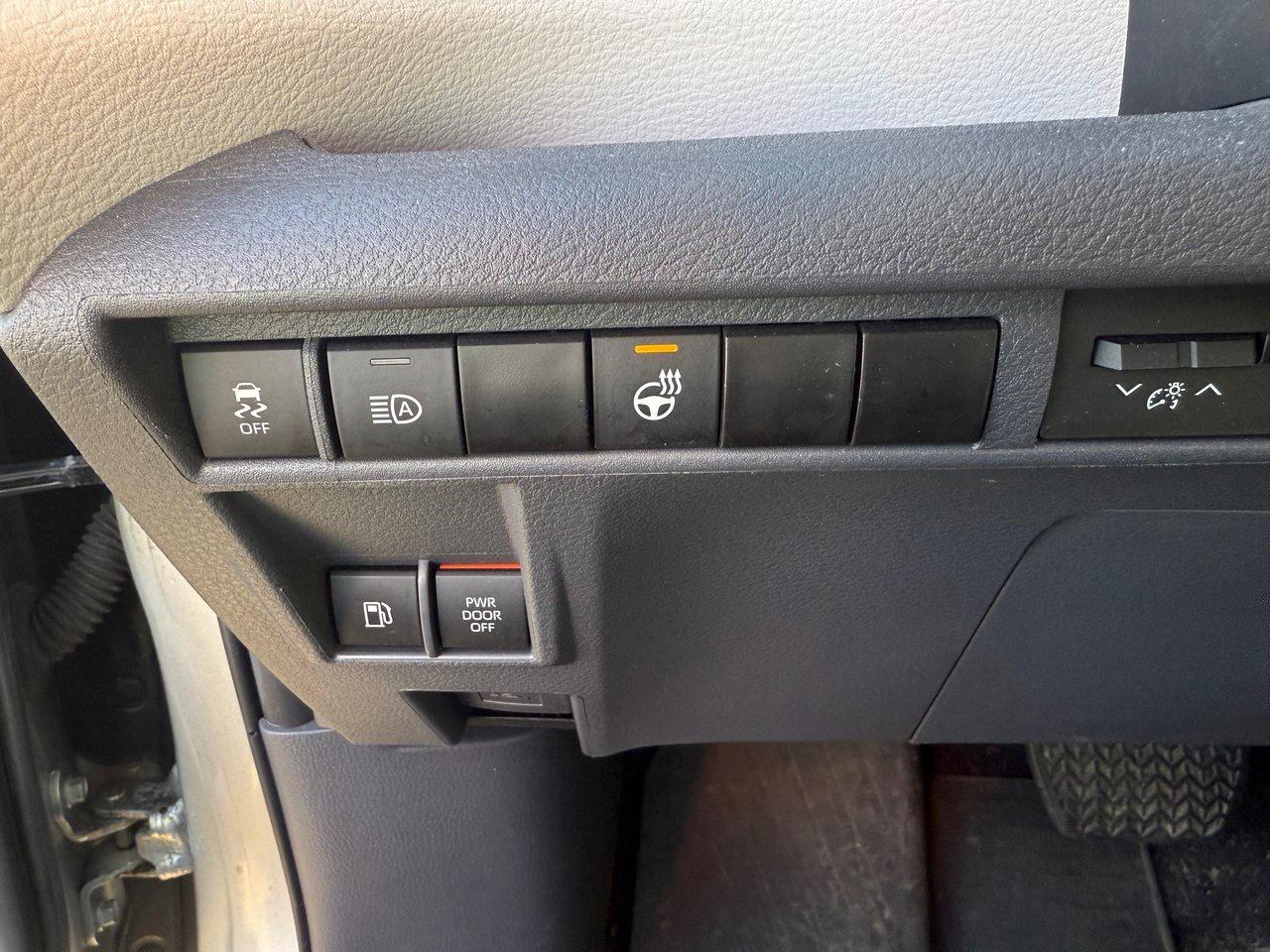 2023 Toyota Sienna LE Photo