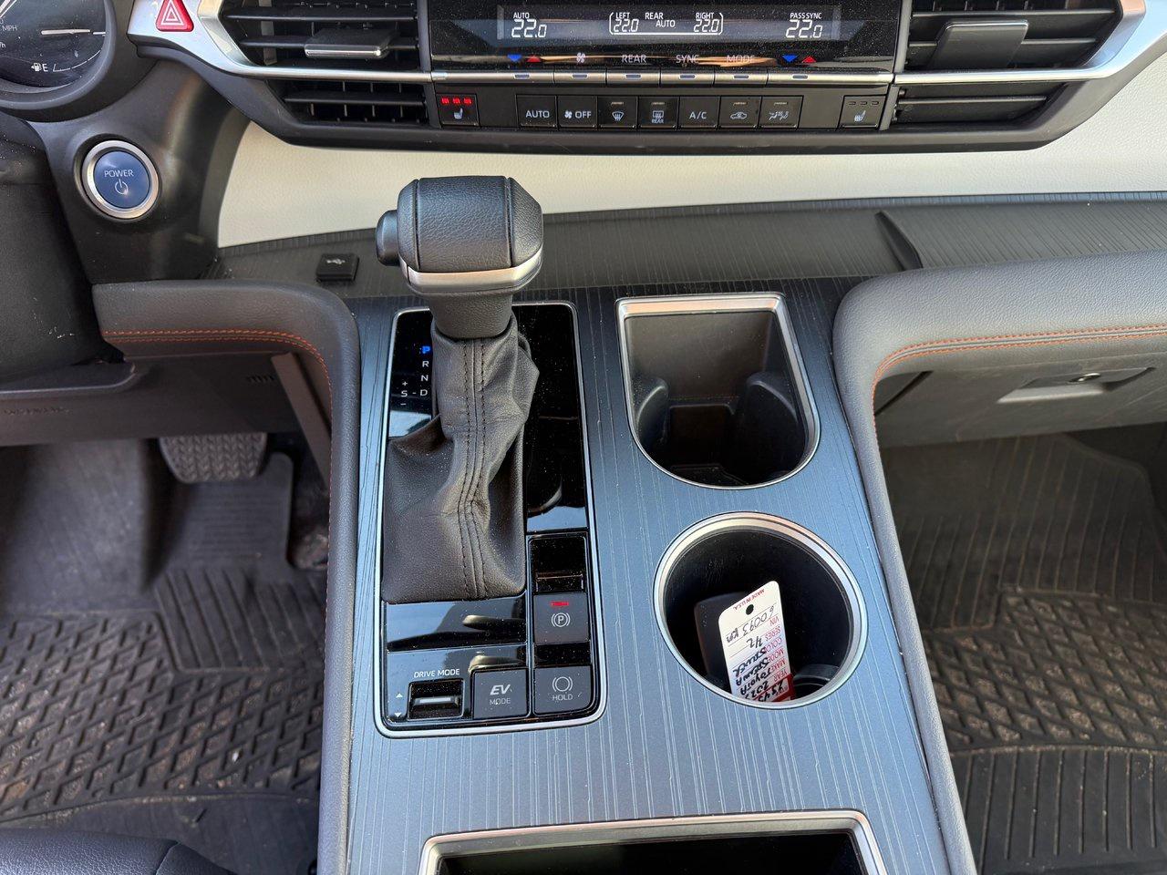 2023 Toyota Sienna LE Photo