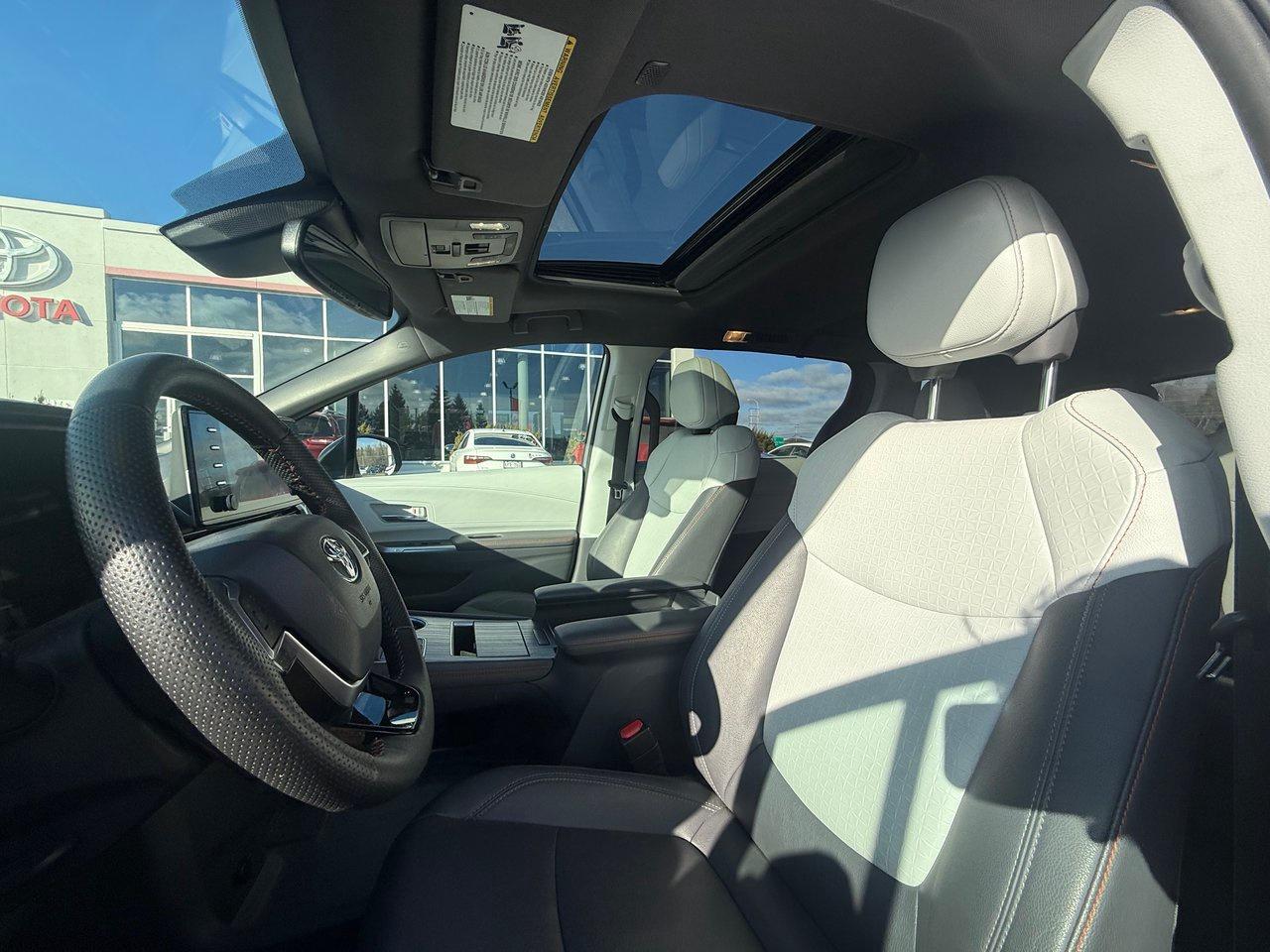 2023 Toyota Sienna LE Photo
