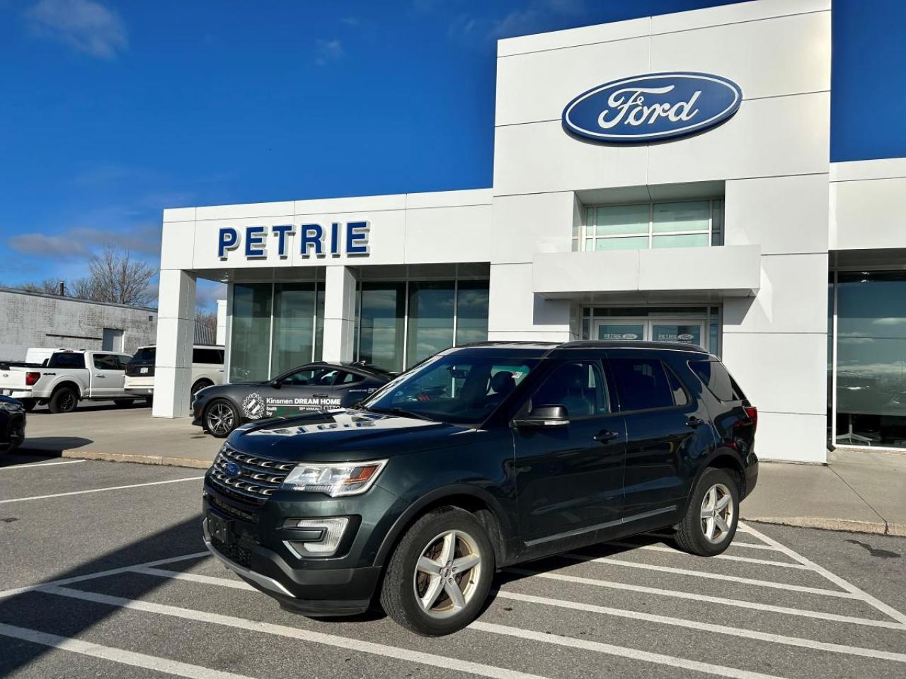 2016 Ford Explorer XLT Photo0