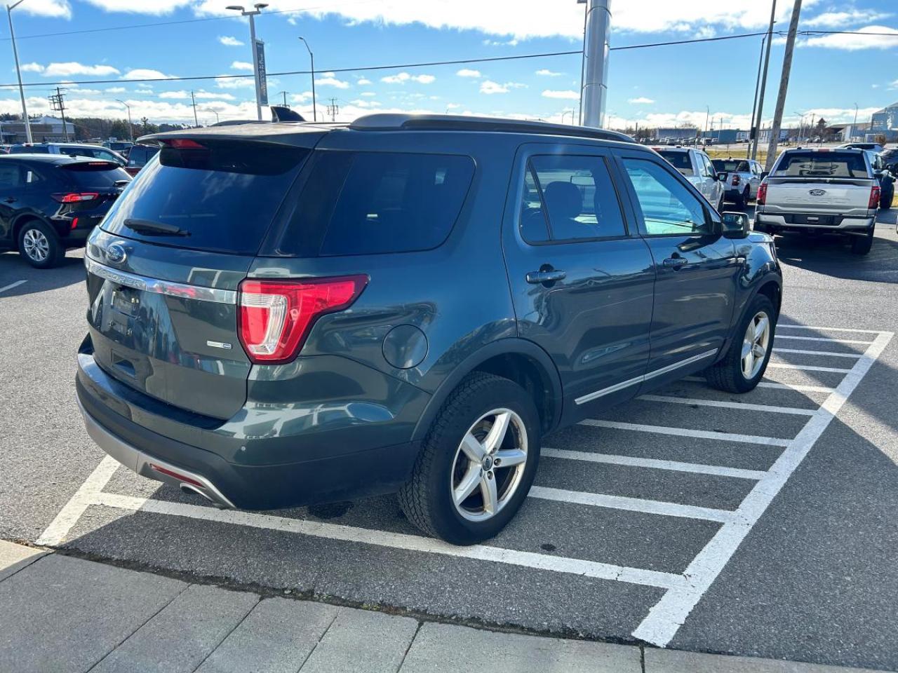 2016 Ford Explorer XLT Photo4