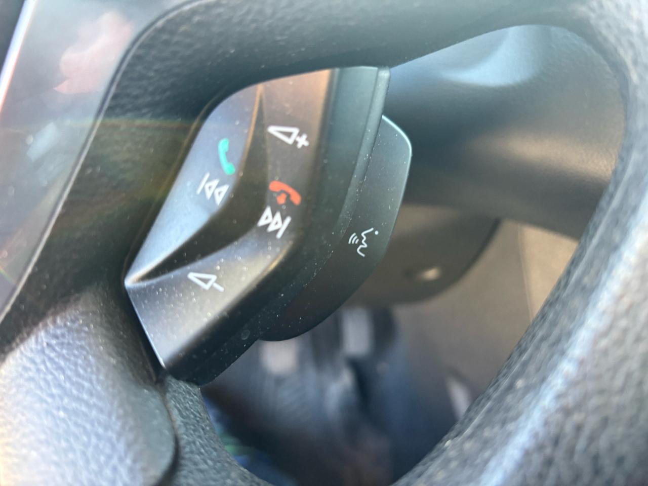 2013 Ford Focus SE, HachBack, 5 Spd Manual Transmission Photo2