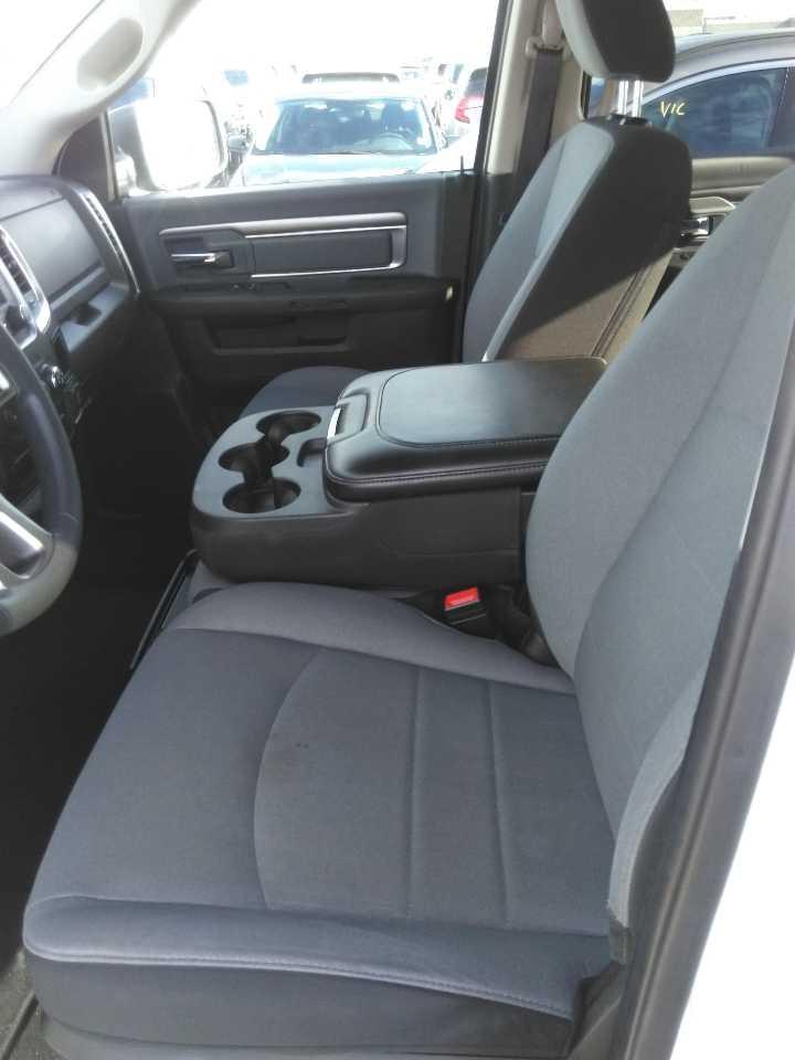 2023 RAM 1500 Classic SLT Photo4