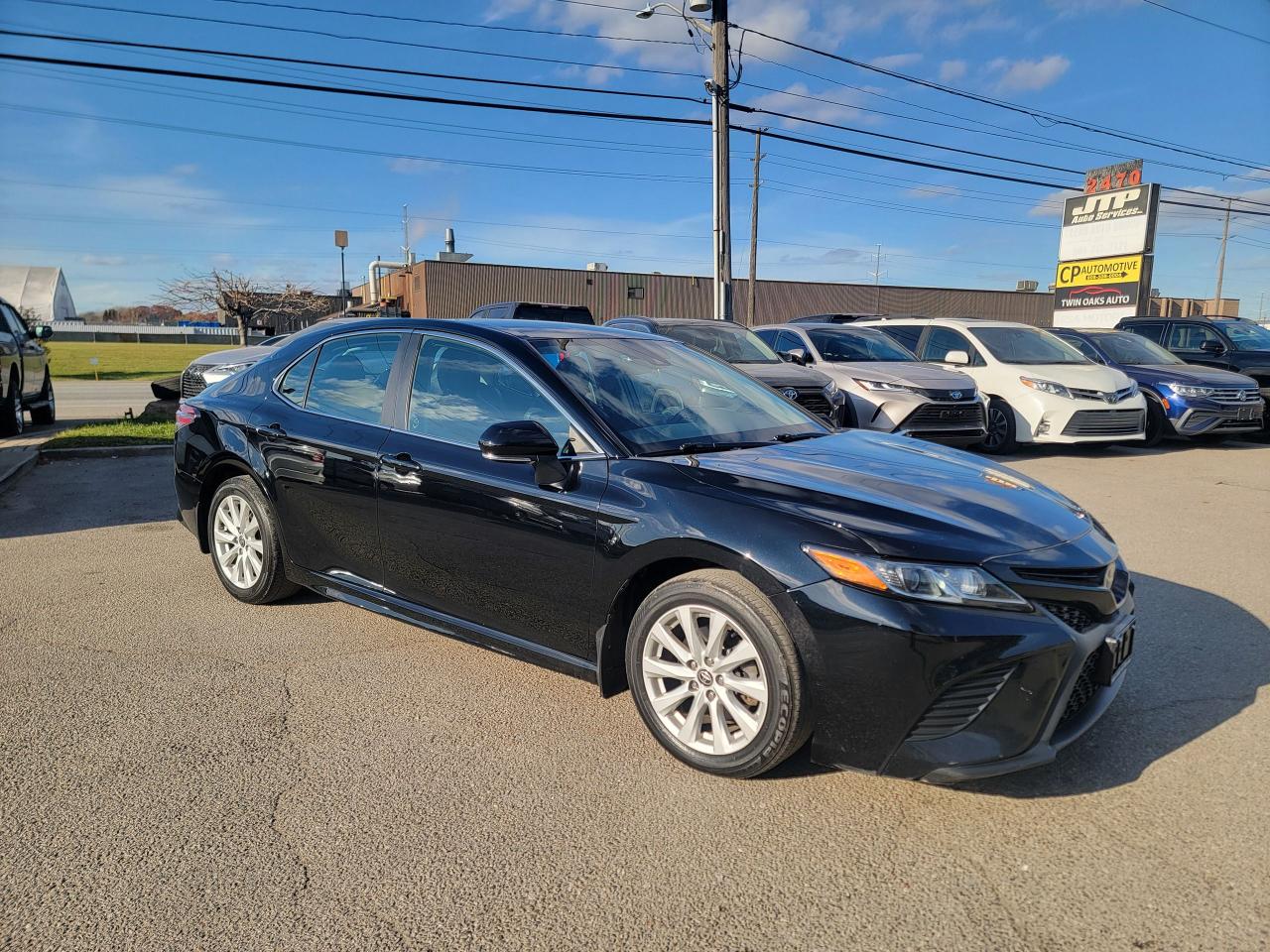 2020 Toyota Camry SE Photo2