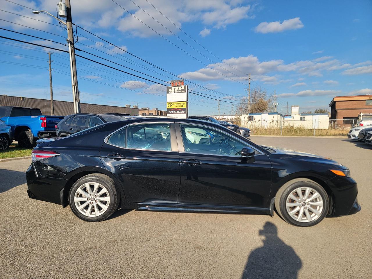 2020 Toyota Camry SE - Photo #4