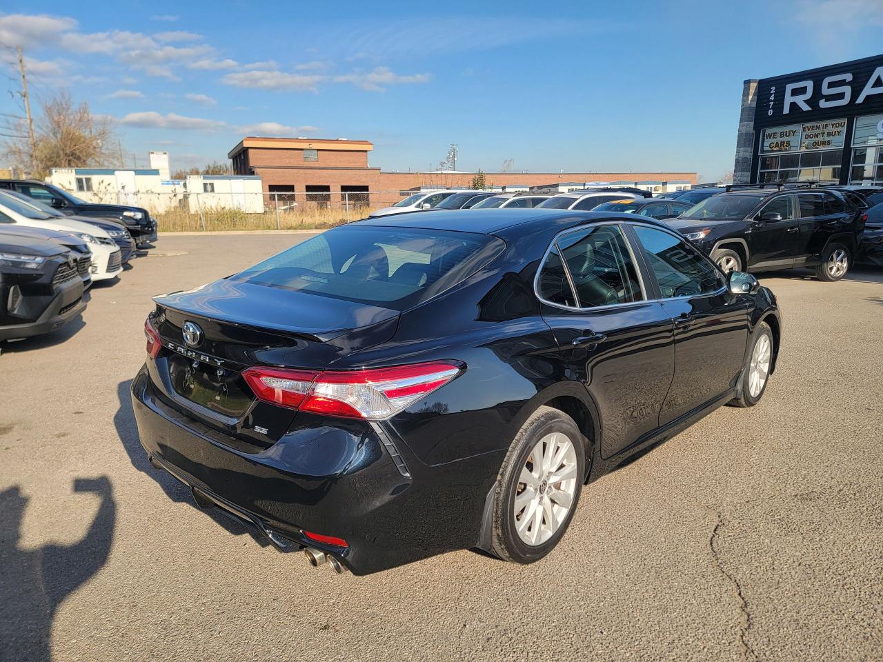 2020 Toyota Camry SE Photo4