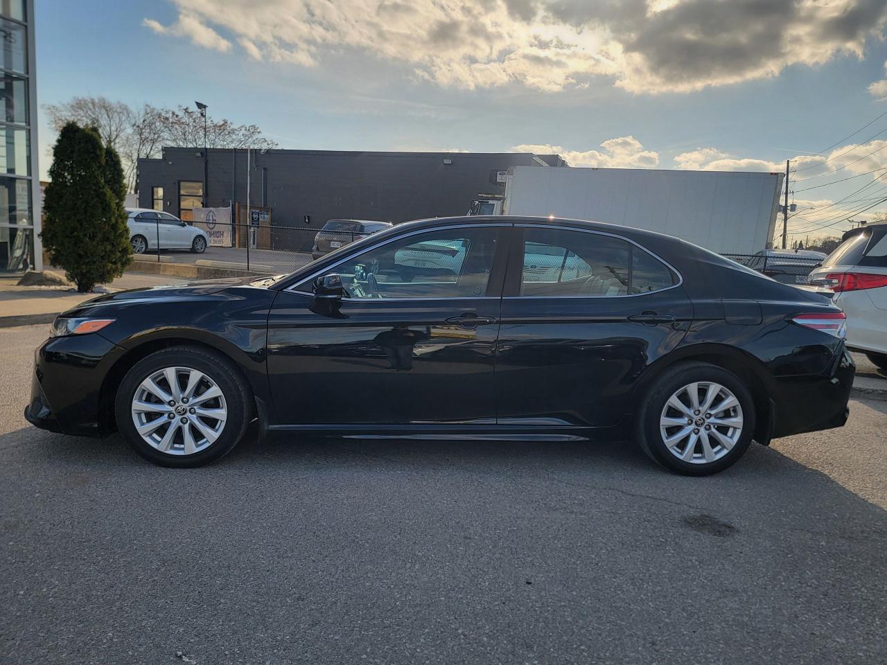 2020 Toyota Camry SE - Photo #8