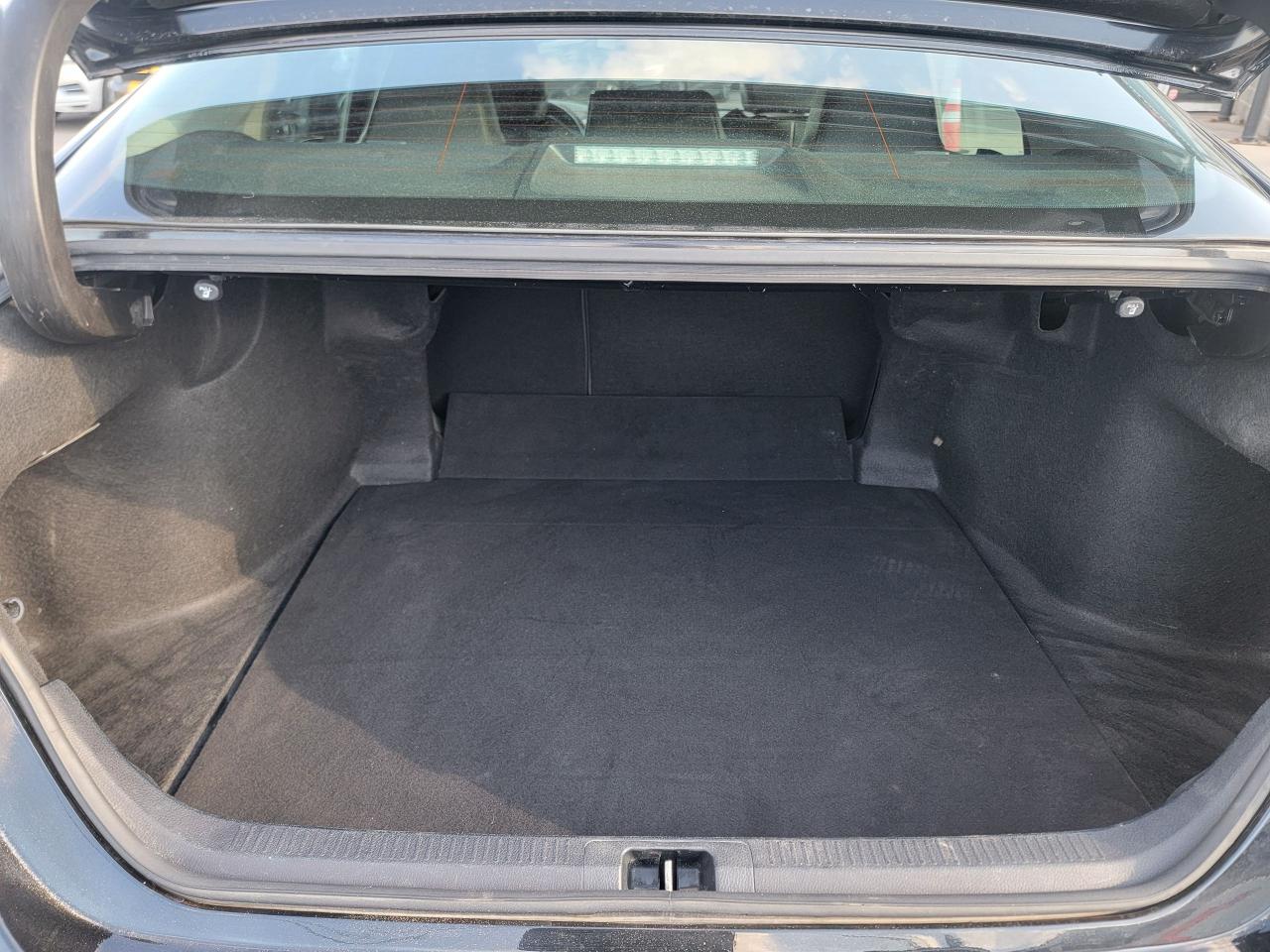 2020 Toyota Camry SE - Photo #14