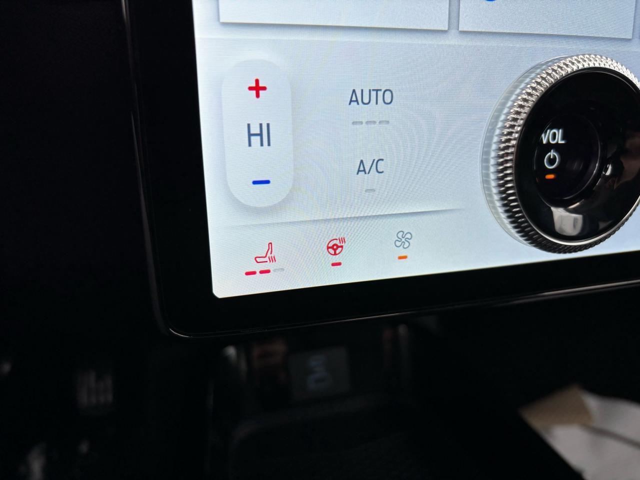 2022 Ford Mustang Mach-E PREMIUM, AWD, STANDARD RANGE, LOCAL TRADE! Photo