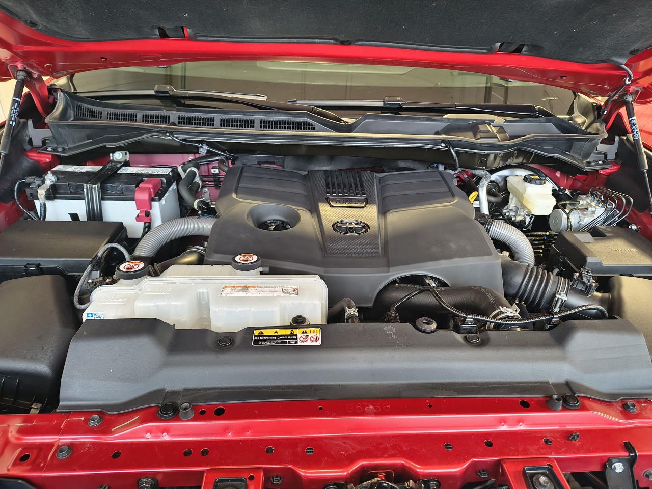 2024 Toyota Tundra 4x4 Crewmax Platinum Photo3