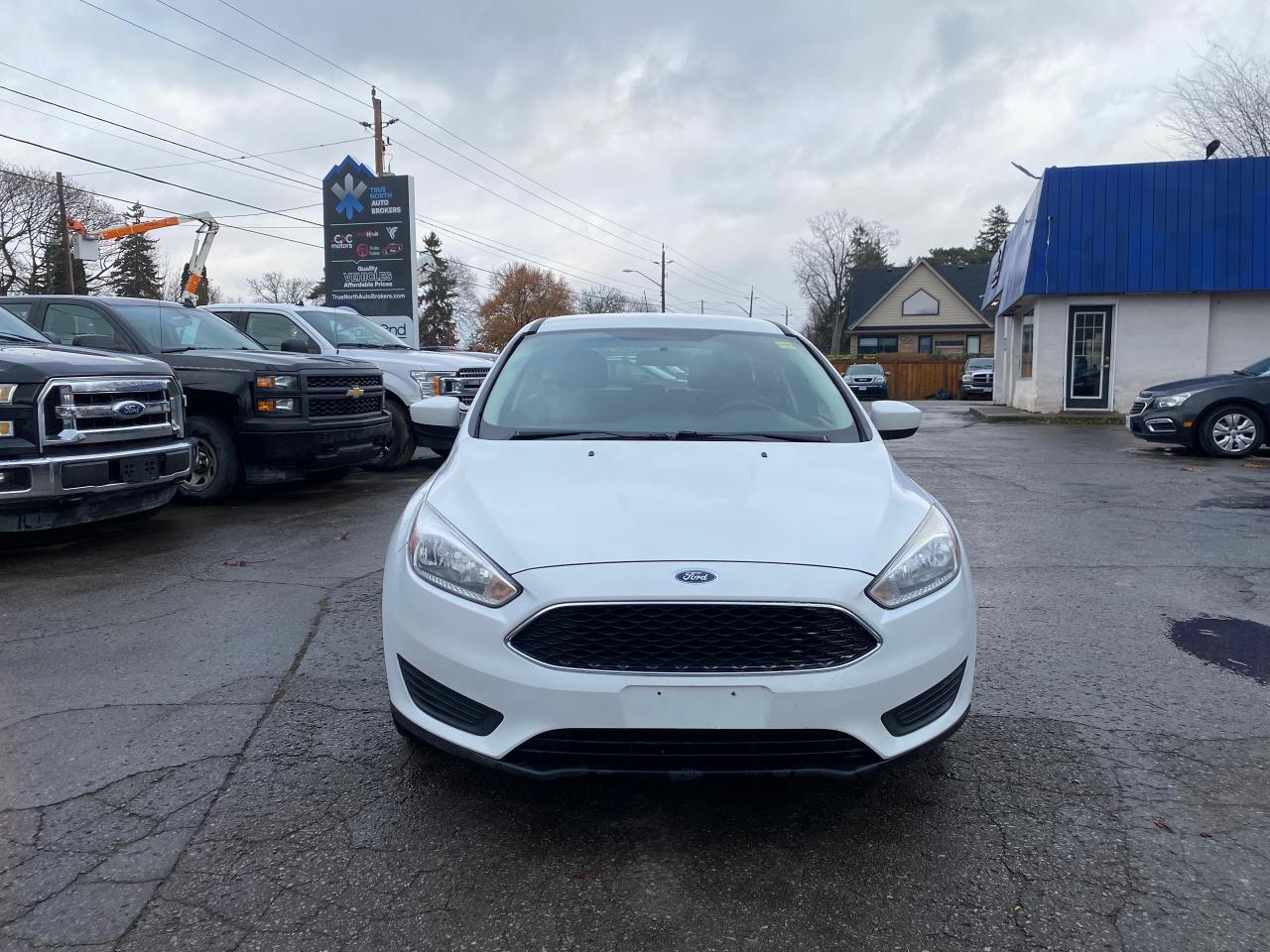 2018 Ford Focus SE Hatch - Photo #2