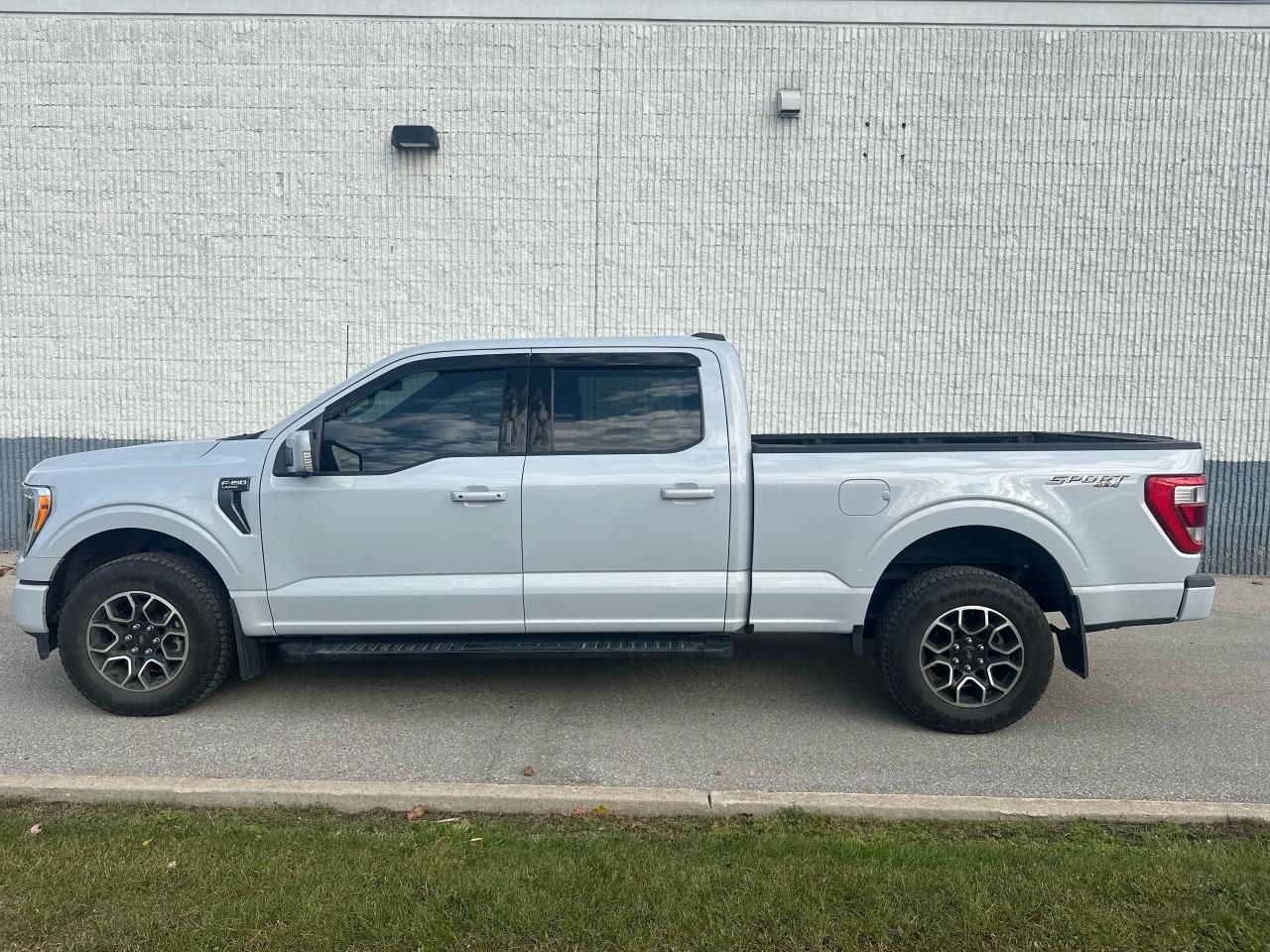 2022 Ford F-150 Lariat Photo2