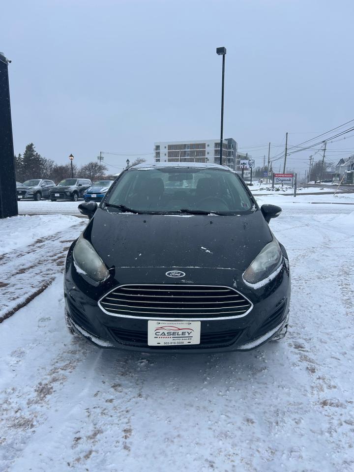 2015 Ford Fiesta SE Photo