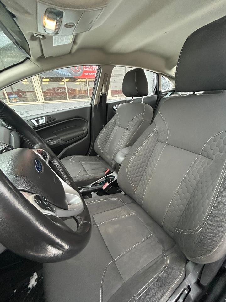 2015 Ford Fiesta SE Photo