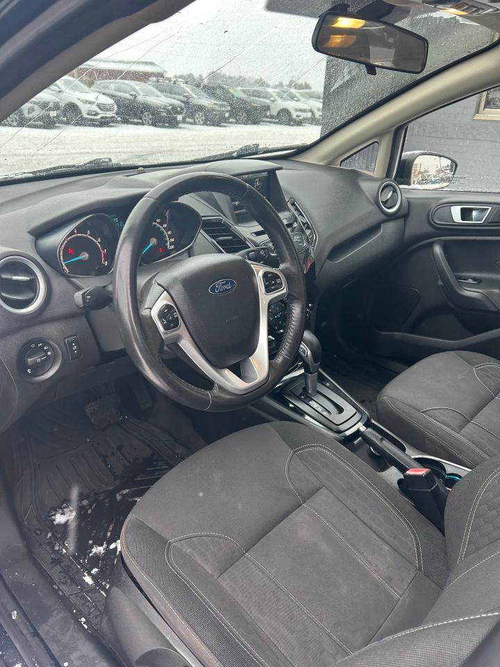 2015 Ford Fiesta SE Photo