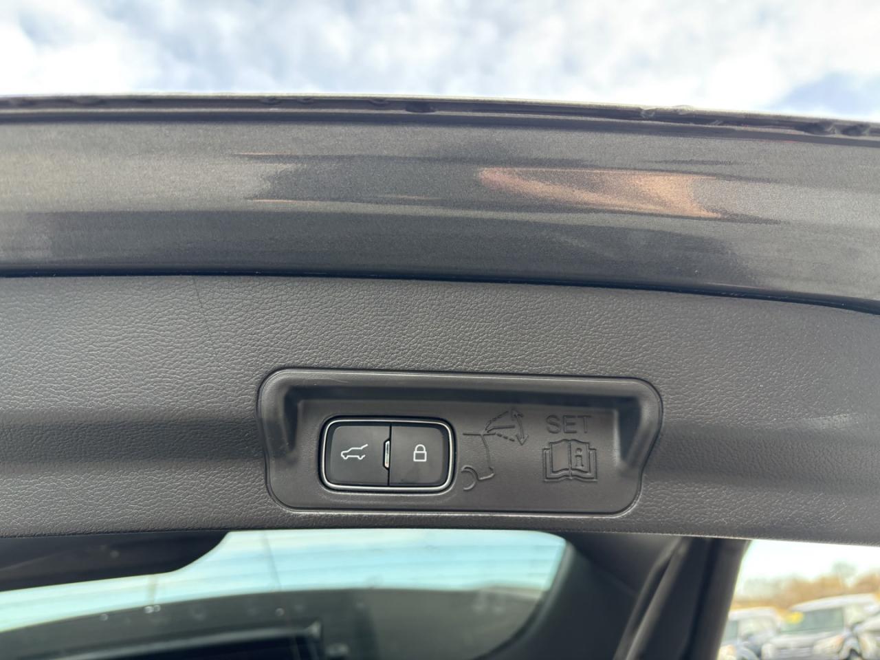 2020 Ford Explorer XLT Photo