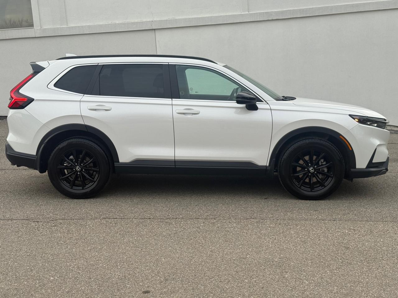 2025 Honda CR-V Touring Hybrid AWD Photo3