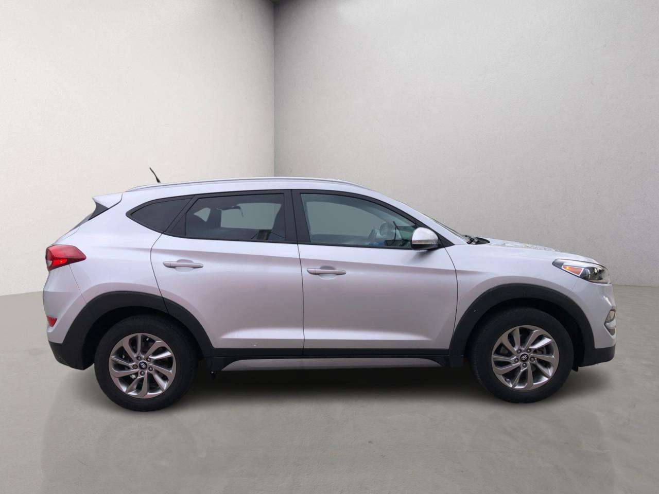 2017 Hyundai Tucson Premium / LOW KMS / HEATED SEATS / DVD Photo23