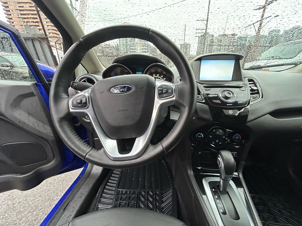 2014 Ford Fiesta Titanium - Photo #11