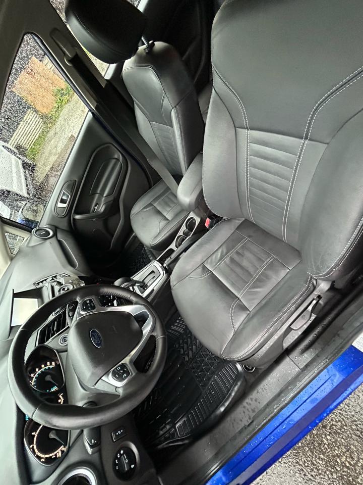 2014 Ford Fiesta Titanium - Photo #9