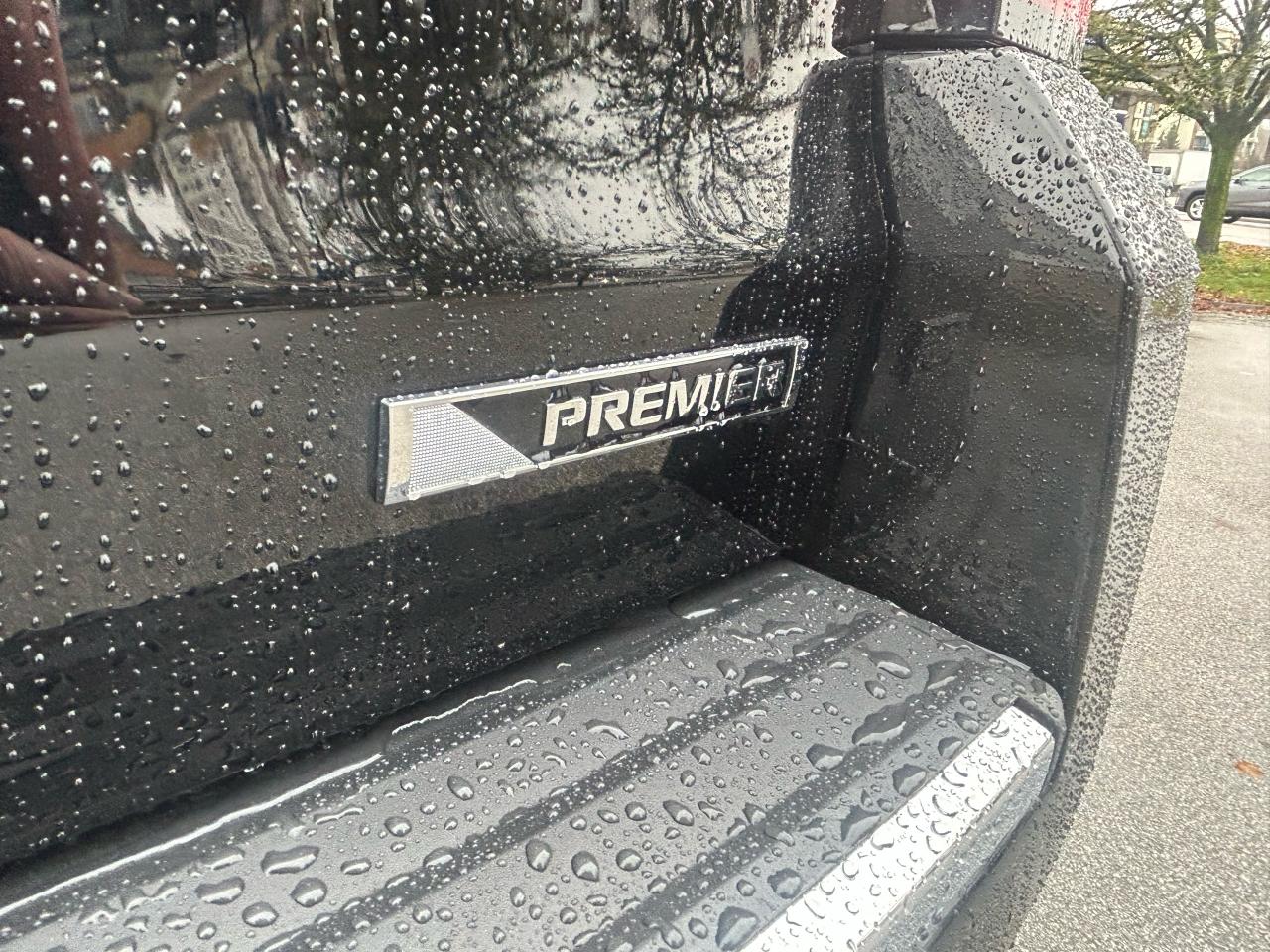 2017 Chevrolet Suburban Premier - Photo #19