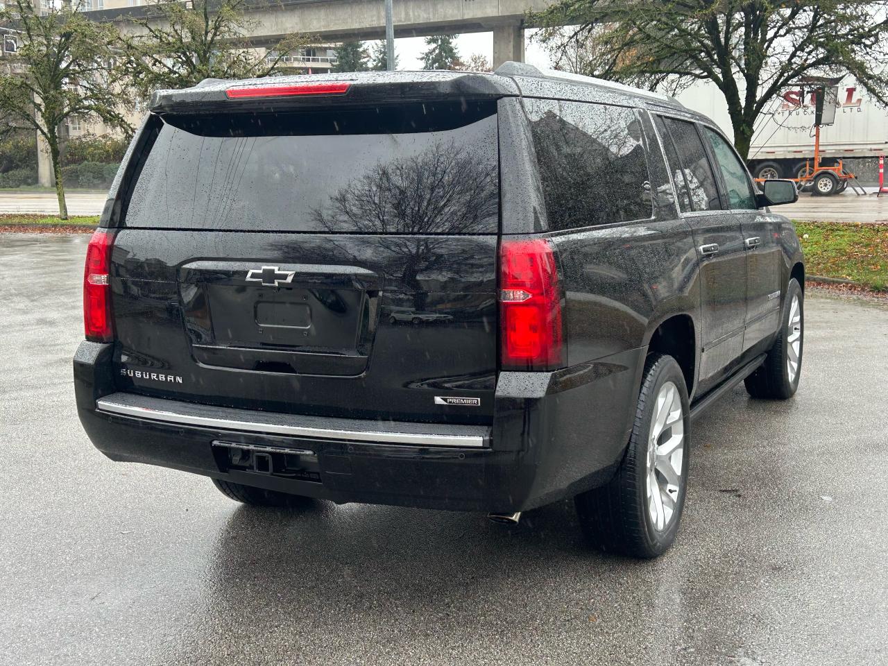 2017 Chevrolet Suburban Premier - Photo #6