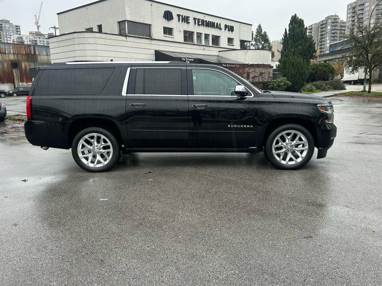 2017 Chevrolet Suburban Premier - Photo #5
