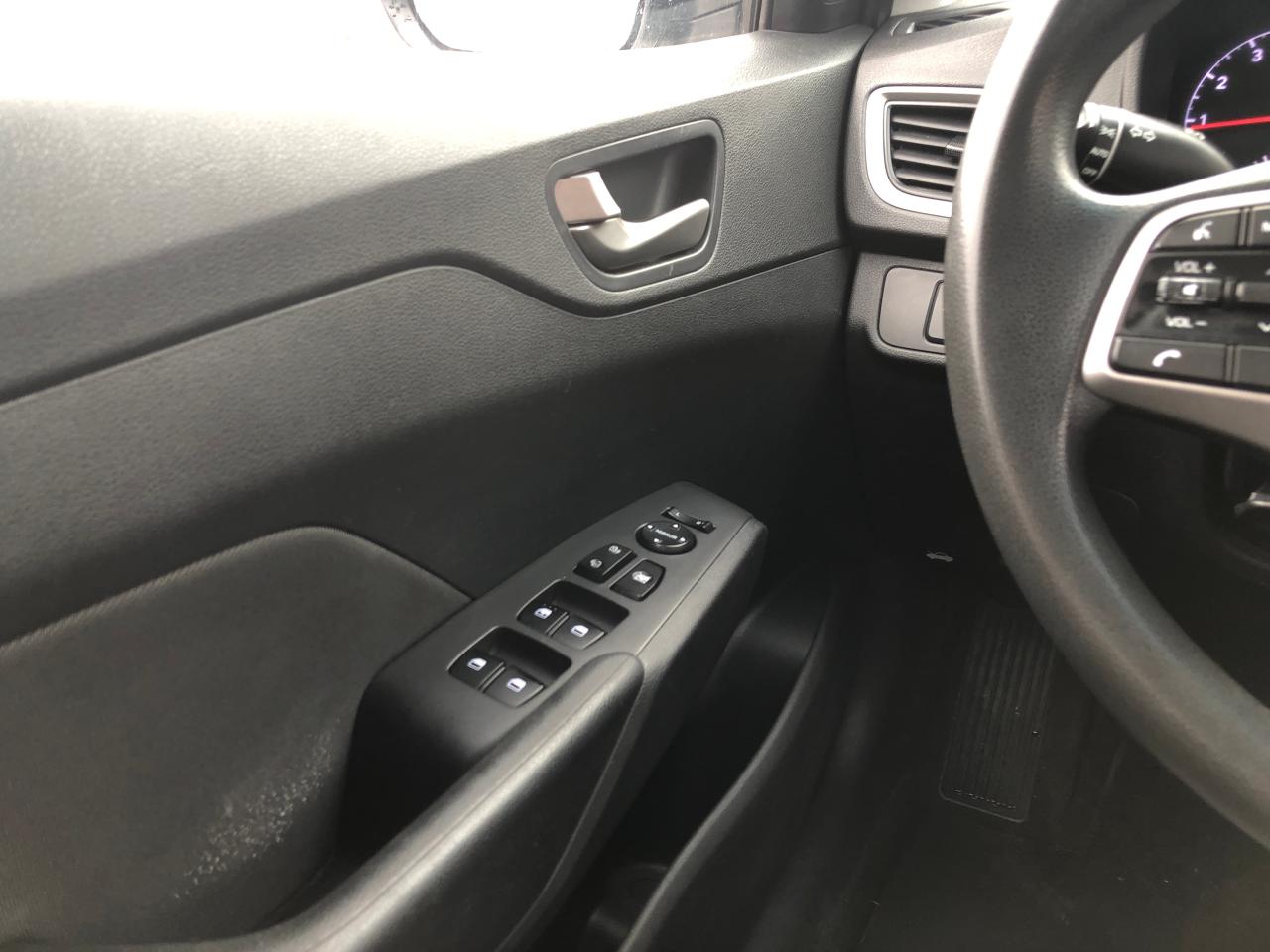 2019 Hyundai Accent Preferred / B.CAM / H.SEATS Photo12