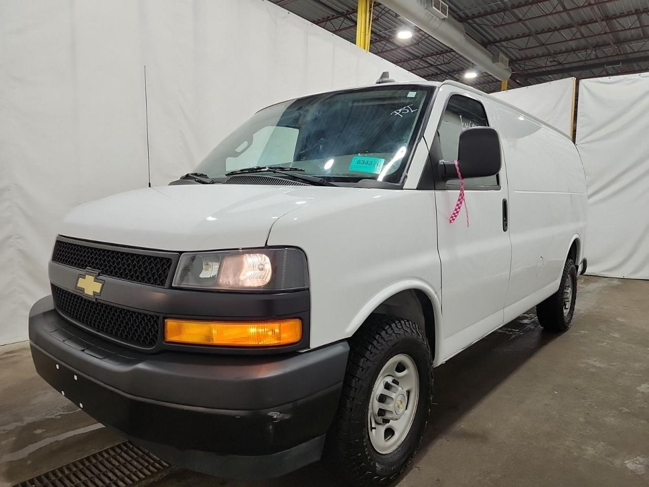 2022 Chevrolet Express Cargo Van LOW KM!! AUTO, POWER GROUP, A/C, CLEAN!! Photo2
