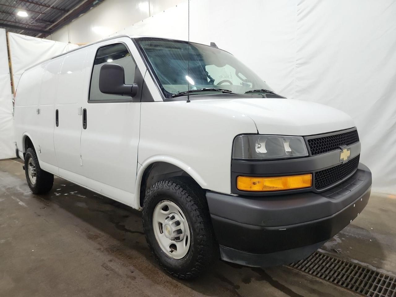 2022 Chevrolet Express Cargo Van LOW KM!! AUTO, POWER GROUP, A/C, CLEAN!! Photo4