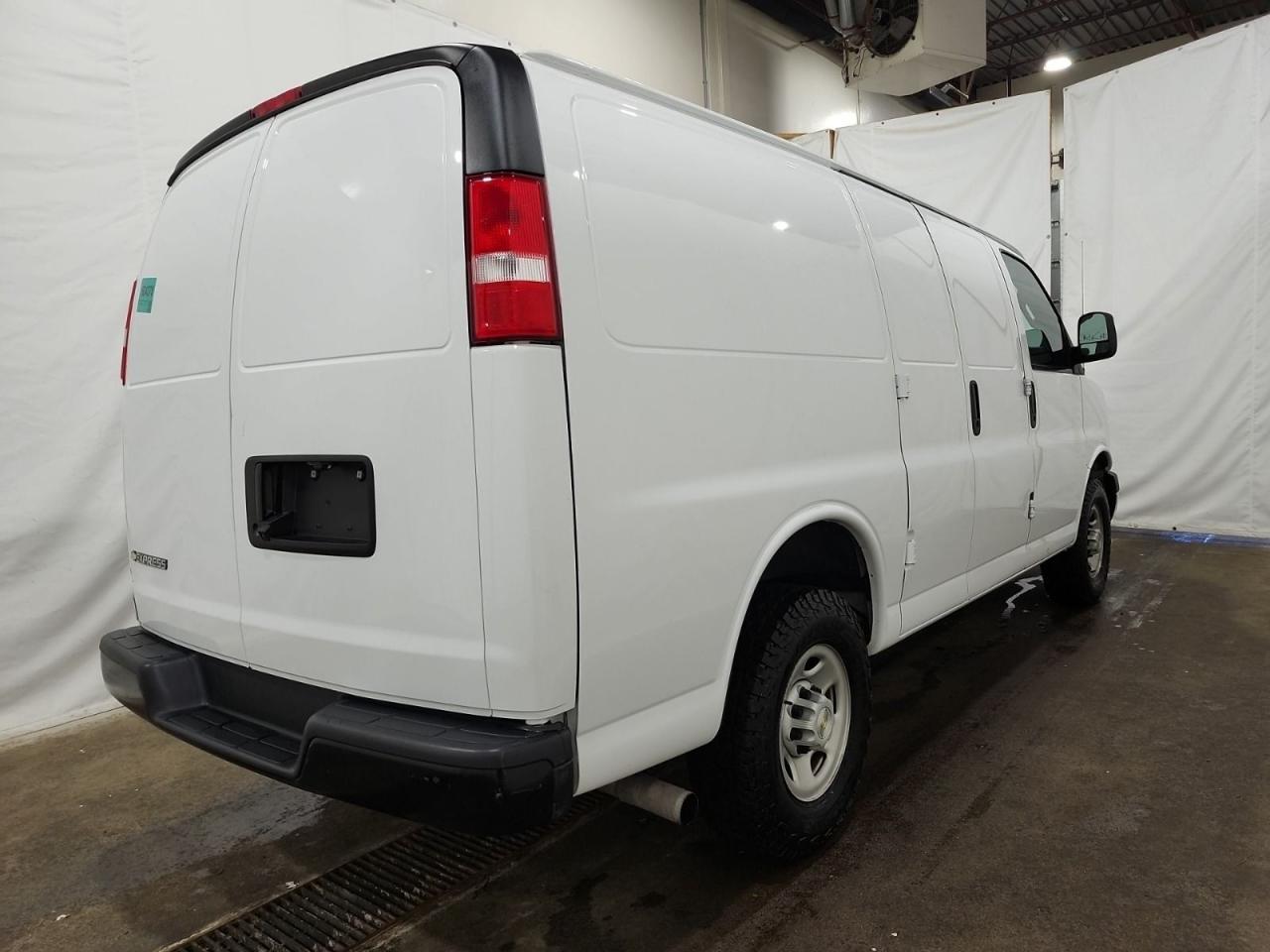 2022 Chevrolet Express Cargo Van LOW KM!! AUTO, POWER GROUP, A/C, CLEAN!! Photo7