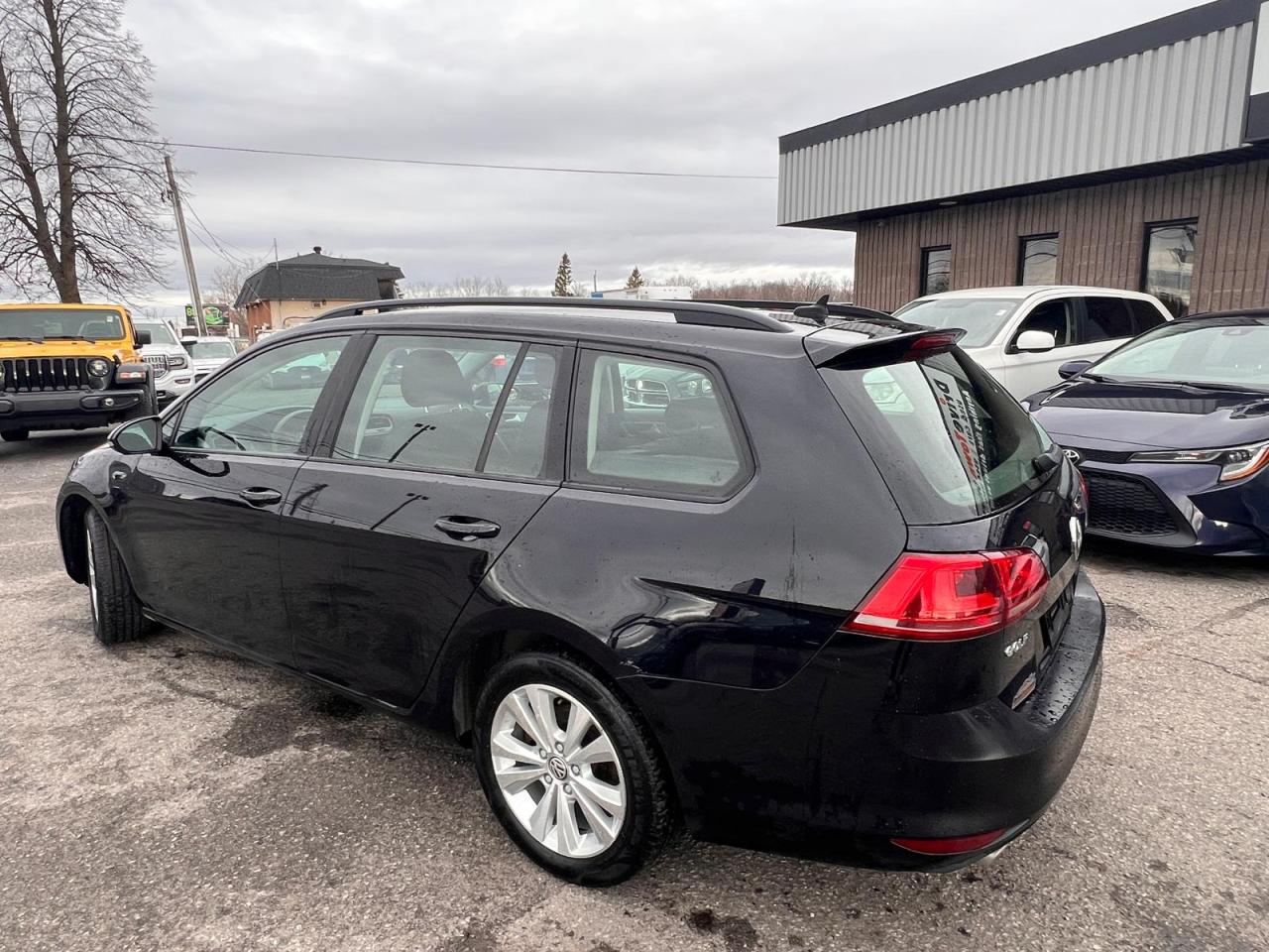 2017 Volkswagen Golf SportWagen Comfortline Photo2