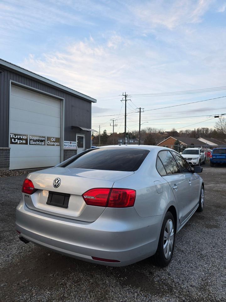 2012 Volkswagen Jetta TRENDLINE+ - Photo #5