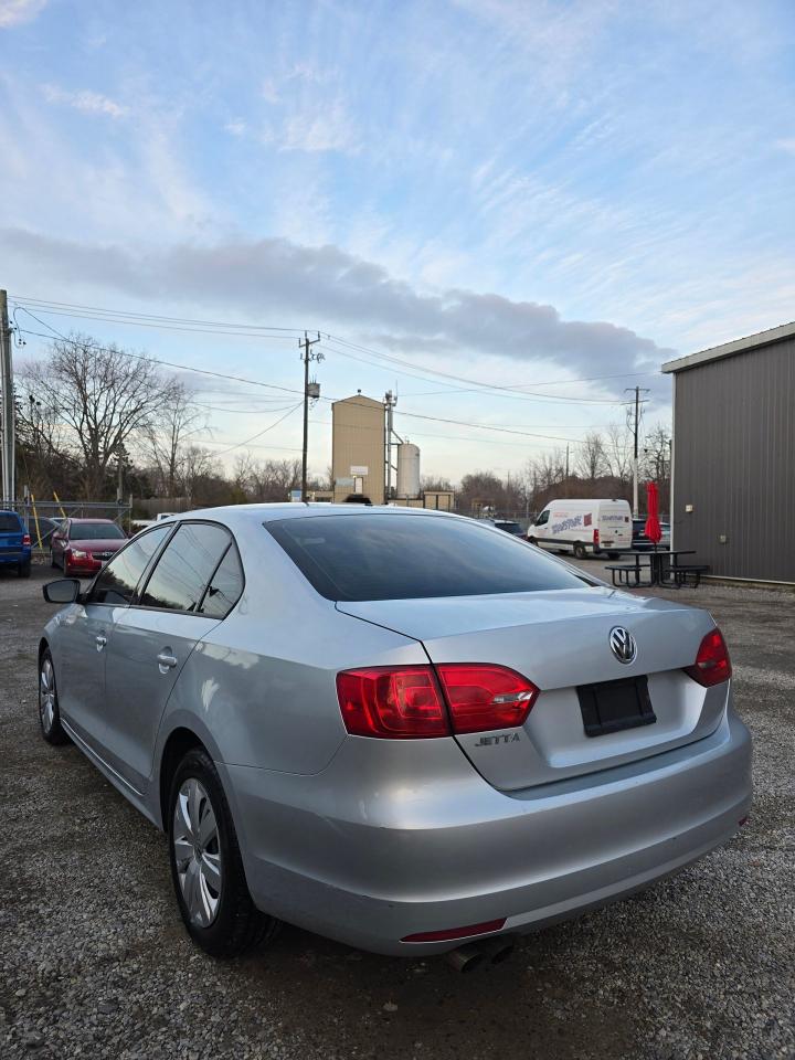 2012 Volkswagen Jetta TRENDLINE+ - Photo #11