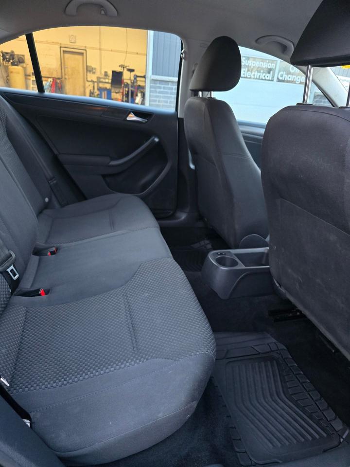 2012 Volkswagen Jetta TRENDLINE+ - Photo #12