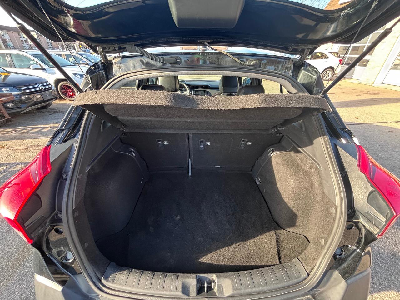 2019 Nissan Kicks SR LOADED GREAT PRICE! - Photo #10