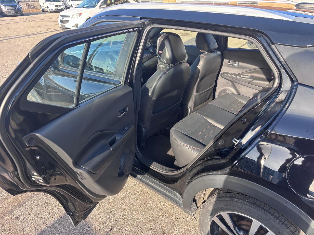 2019 Nissan Kicks SR LOADED GREAT PRICE! - Photo #11