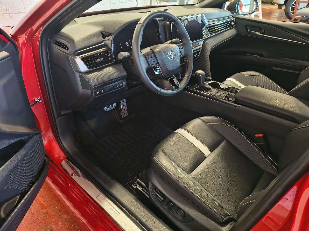 2025 Toyota Camry SE Upgrade Photo