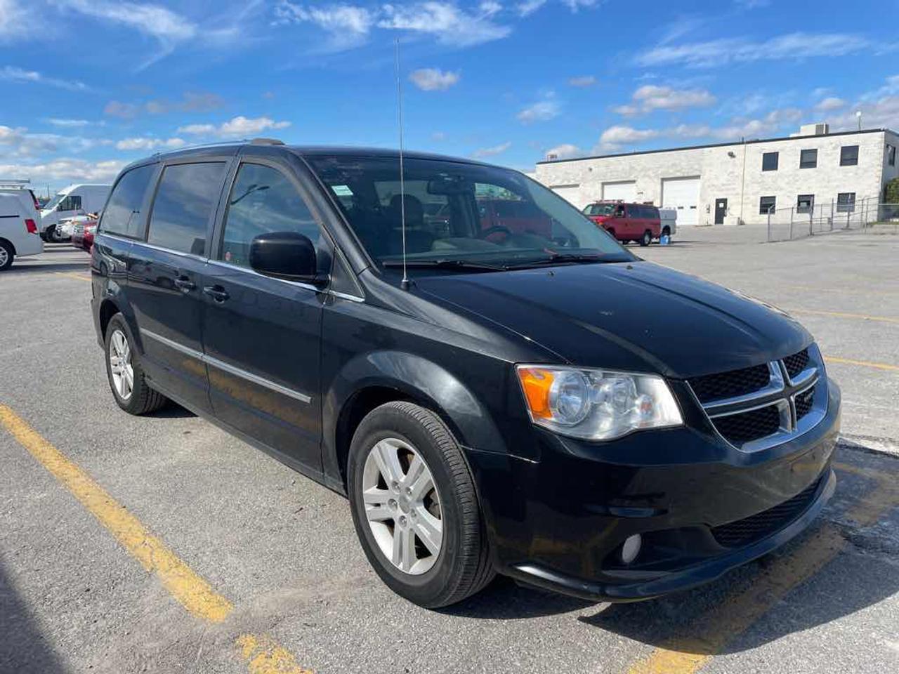 2016 Dodge Grand Caravan Crew Photo