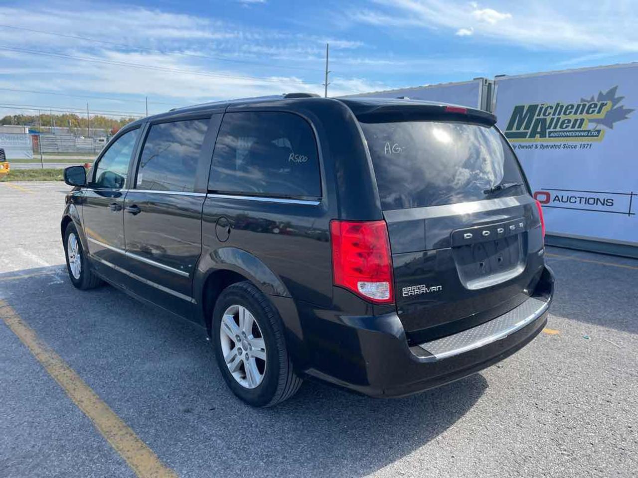 2016 Dodge Grand Caravan Crew Photo