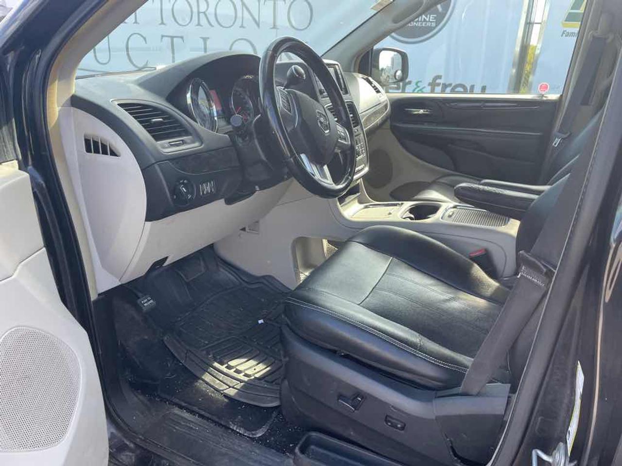 2016 Dodge Grand Caravan Crew Photo