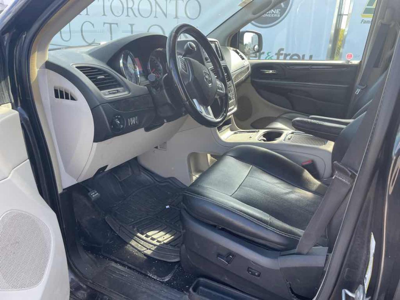 2016 Dodge Grand Caravan Crew - Photo #8