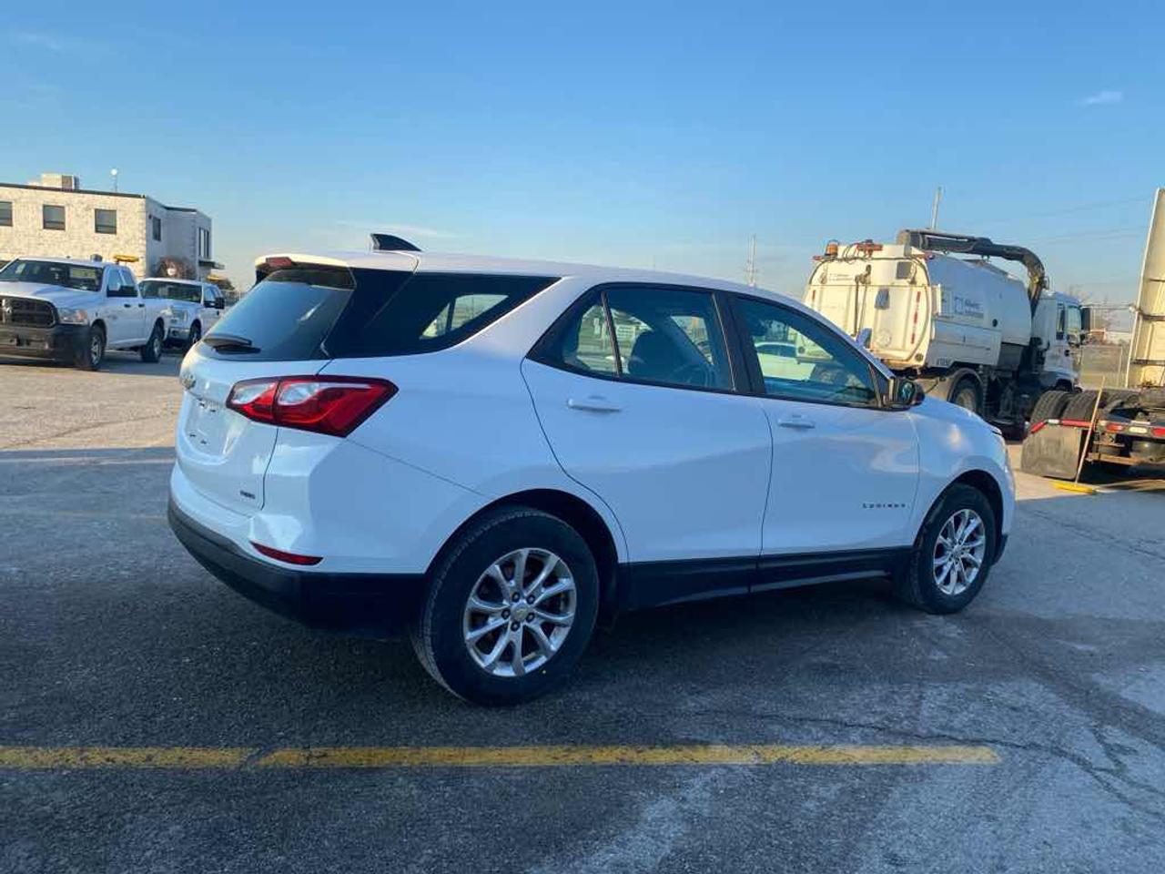 2020 Chevrolet Equinox LS Photo3